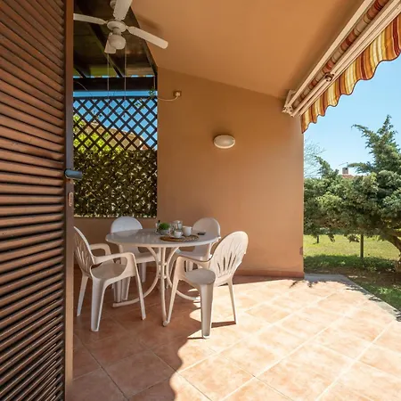 Daire 1 Minuto A Piedi Dalla Spiaggia, Veranda E Parcheggio Privato